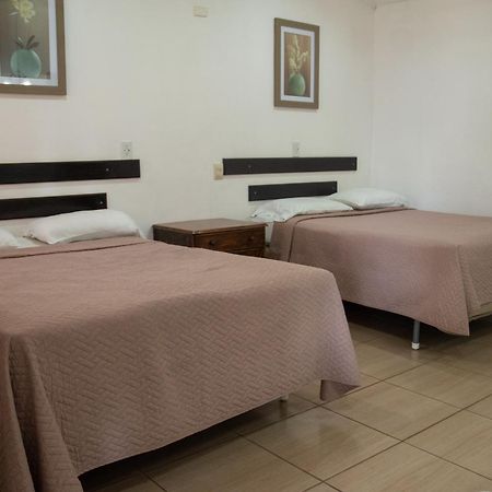 Hotel La Colonia Retalhuleu Εξωτερικό φωτογραφία
