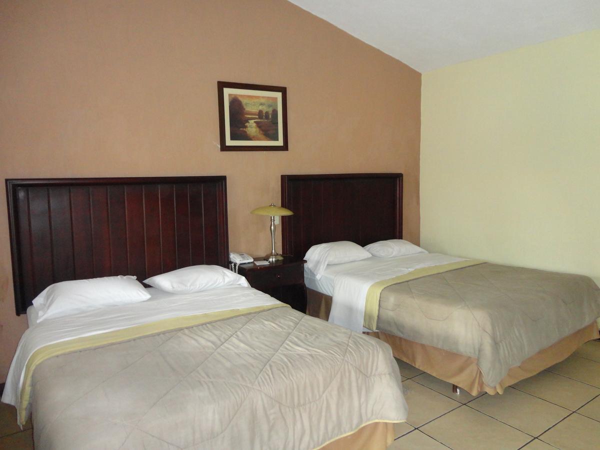 Hotel La Colonia Retalhuleu Εξωτερικό φωτογραφία